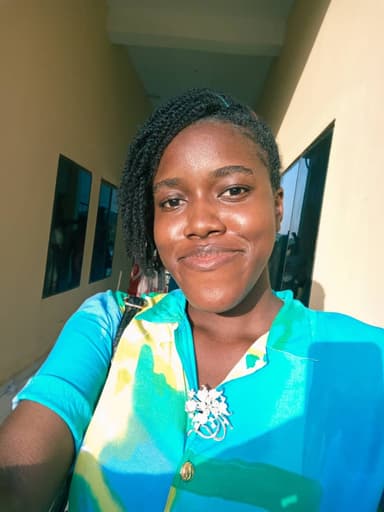 Portrait of Esther, Social Media Manager at SmoothWeb